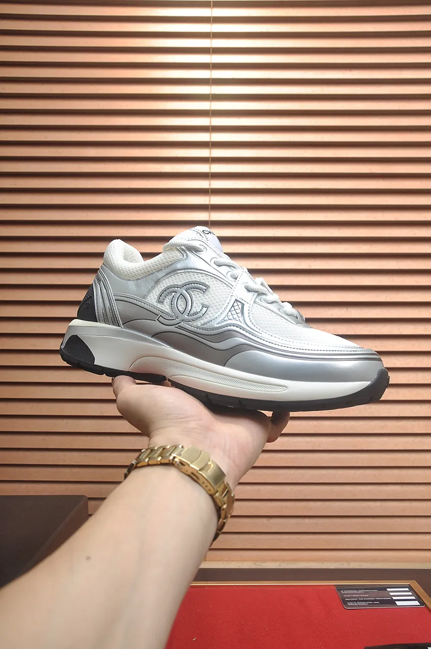 Men's shoes 💰600💶【CHANEL】(Chanel couple's model)👩‍❤️‍💋‍👨The latest all-season shoes🔥🔥The ultimate derivative model. Not only are you more fashionable on your feet, but wearing flat shoes can also lengthen your overall body shape ~ "Features" The simple upper is paired with conspicuous small fragrant cloth strips, which is fashionable and high-end. 💕💕Selected Chanel fabric for the upper, comfortable and soft fabric lining available in 5 colors 🐎Size: (women's 35-39, customized 40. Men's 38-44, customized 45)